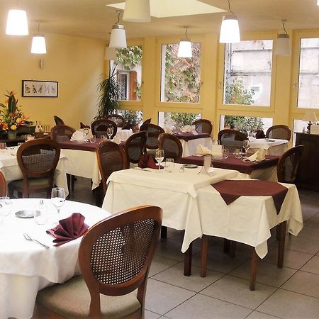 Hotel L' Ecu Montbard Esterno foto