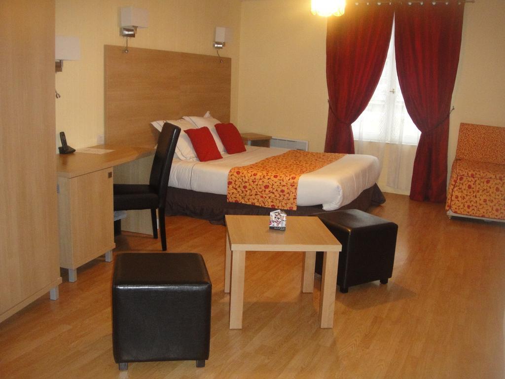 Hotel L' Ecu Montbard Camera foto