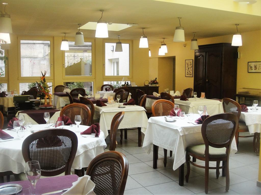 Hotel L' Ecu Montbard Esterno foto